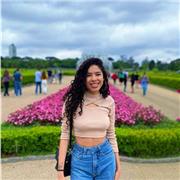 Graduada em Pedagogia e iniciando a universidade de Letras.